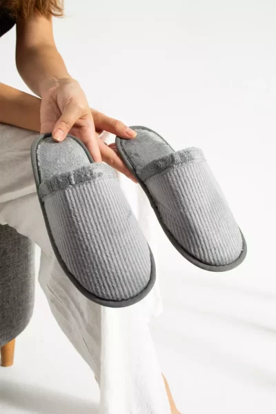 دمپایی مردانه طرح مخملی راه‌راه و فرش مراسم عروسی و دمپایی مهمان برای استفاده در دفتر کار برند MODA BULVARI - 982192648