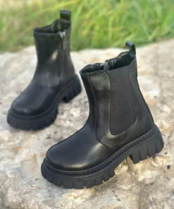 کفش بوت بچگانه با جزئیات لاستیکی، کفش بوت مشکی بچگانه برند Surpie Shoes - 358917751