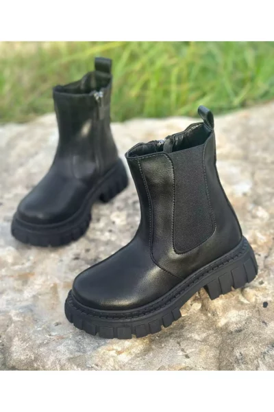 کفش بوت بچگانه با جزئیات لاستیکی، کفش بوت مشکی بچگانه برند Surpie Shoes - 358917751