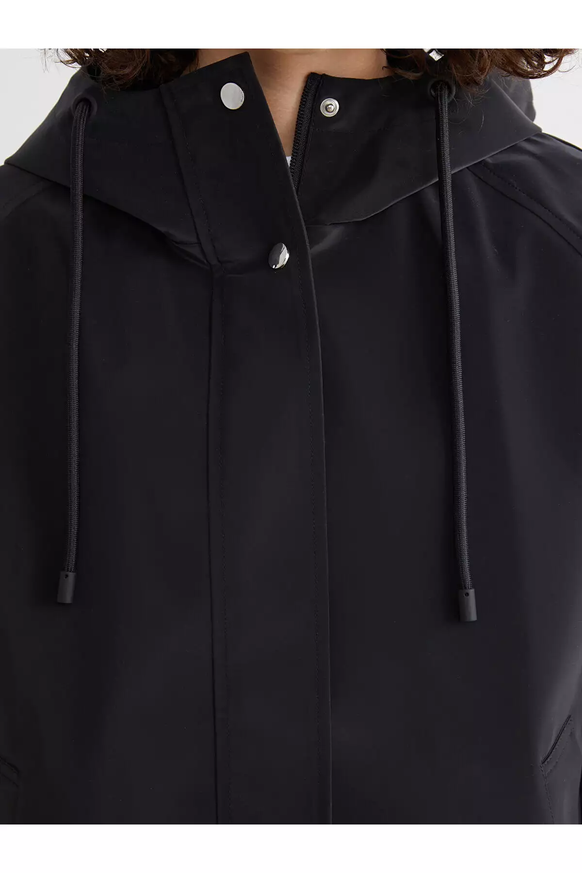 بارانی زنانه چرمنما با کلاهدار و سایز بزرگ مشکی برند LC Waikiki - 982324868