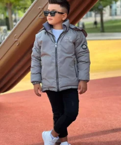 کاپشن زمستانی پسرانه با کلاه قابل جدا شدن و جزئیات یقه مدل KM3501 برند Pina Kids - 972648657