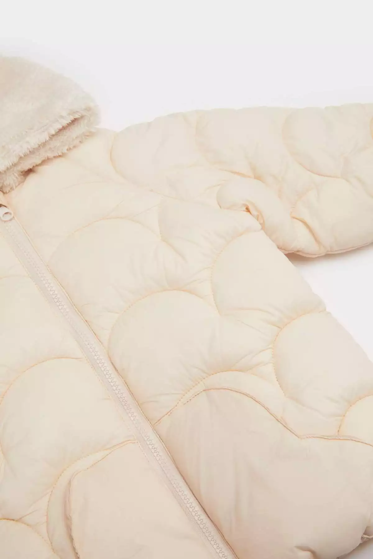 کاپشن دخترانه ضد باد و ضد آب با کلاهی پرس شده و زیپ دار مدل E7951A525AU برند Defacto - 991643868