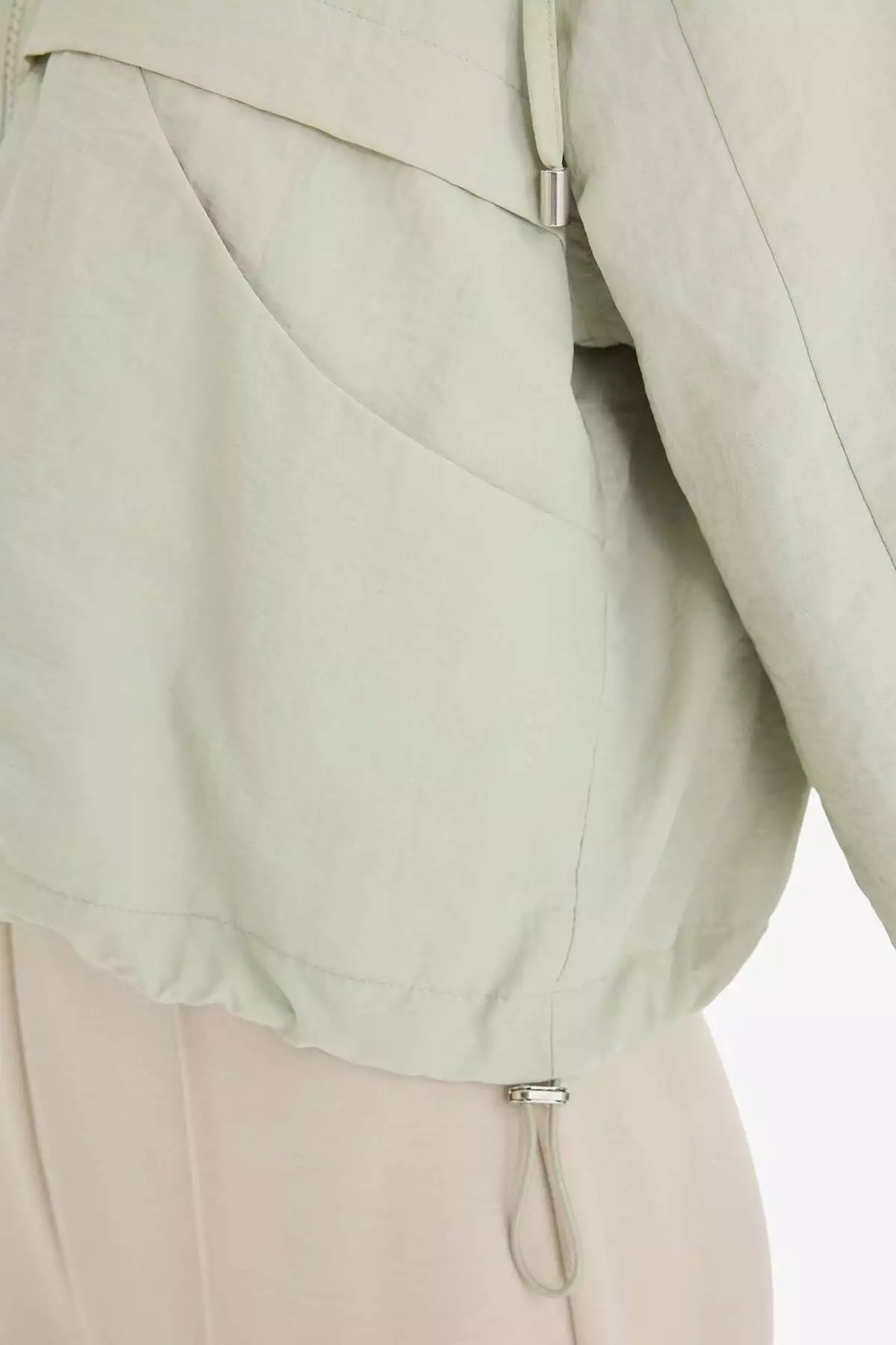 بارانی کوتاه با زیپ و کلاهدار مناسب اندام معمولی E8546AX25AU برند Defacto - 975899451