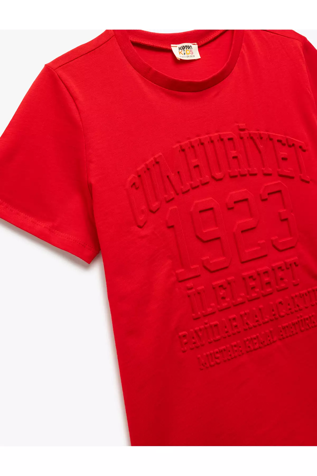 تیشرت کوتاهکف دست پنبهای با یقه گرد و طرح برجسته جمهوری برند Koton - 924640692