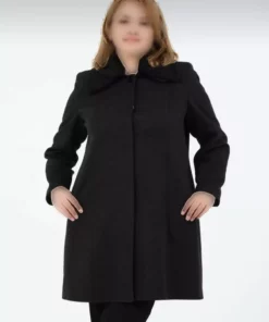 کابان مردانه پالتوی کوتاه با یقه چرمی و تزئینات پر ندار پامیلا برند GLR&GYM - 871353939