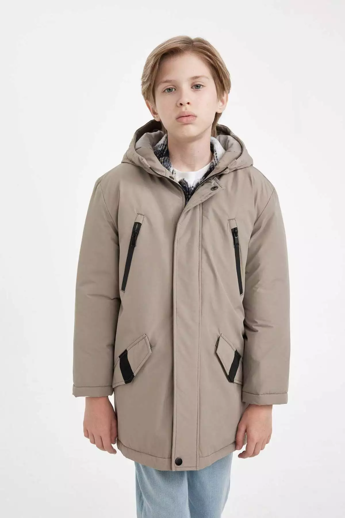پالتو پارکا با کلاه و زیپ و دکمهای، مناسب برای پسر بچه، ضد آب، با دو جیب C8901A824WN برند Defacto - 863371559