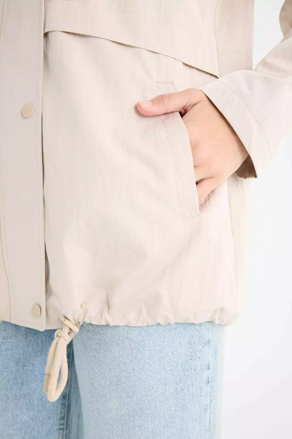 بارانی با کلاه و زیپ، مناسب برای روزهای بارانی و طراحی متناسب E8605AX25AU برند Defacto - 975899404