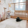 فرش کودکانه و اتاق نشیمن کوئینسی با طراحی نرم و پشمالو در رنگ کرم برند venucci home & living - 288488210
