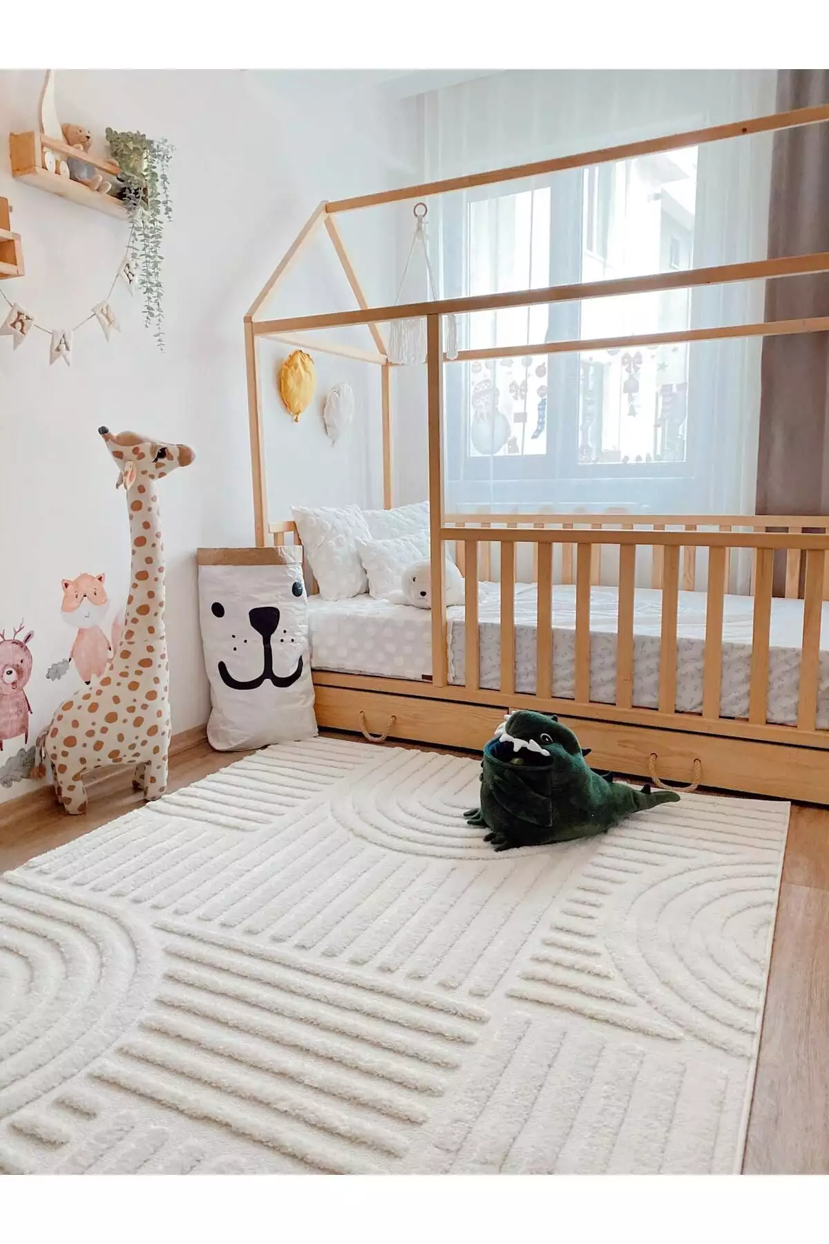 فرش کودکانه و اتاق نشیمن کوئینسی با طراحی نرم و پشمالو در رنگ کرم برند venucci home & living - 288488210