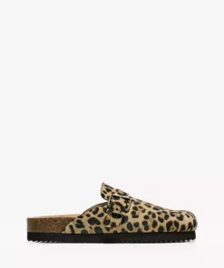 دمپایی طرح دار برند Bershka - 951787863