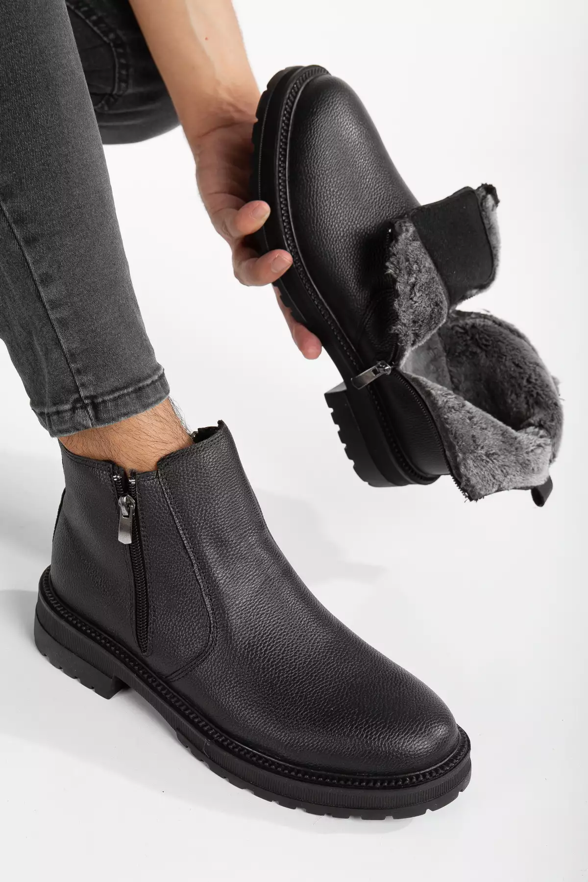 چکمه روزمره مردانه سیاه راحت با داخلی پشمی، مقاوم در برابر سرما و آب، با زیره لاستیکی ضد لغزش. برند Sanvio Tarzkar - 849990499