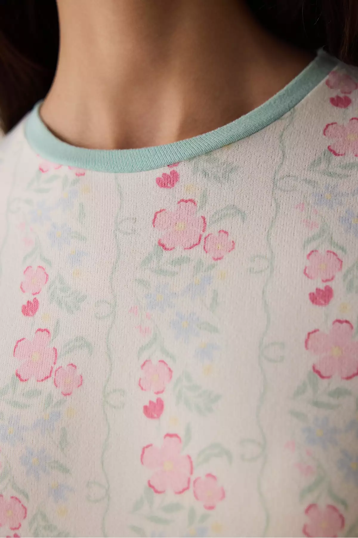 پانچو با گلهای زیبا از برند گاردنیا، با اثر حرارتی، یقه گرد و آستینهای بلند، مخصوص پیژامه. برند Penti - 991655314