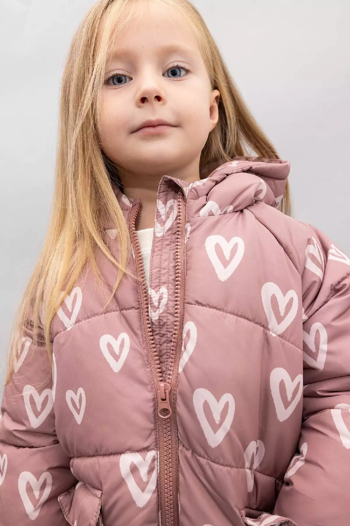 کاپشن بادگیر با کلاه و طرح قلب برای دختر بچه، دارای داخل جیب پشمی و ضد آب مدل C5313A524AU برند Defacto - 848358263