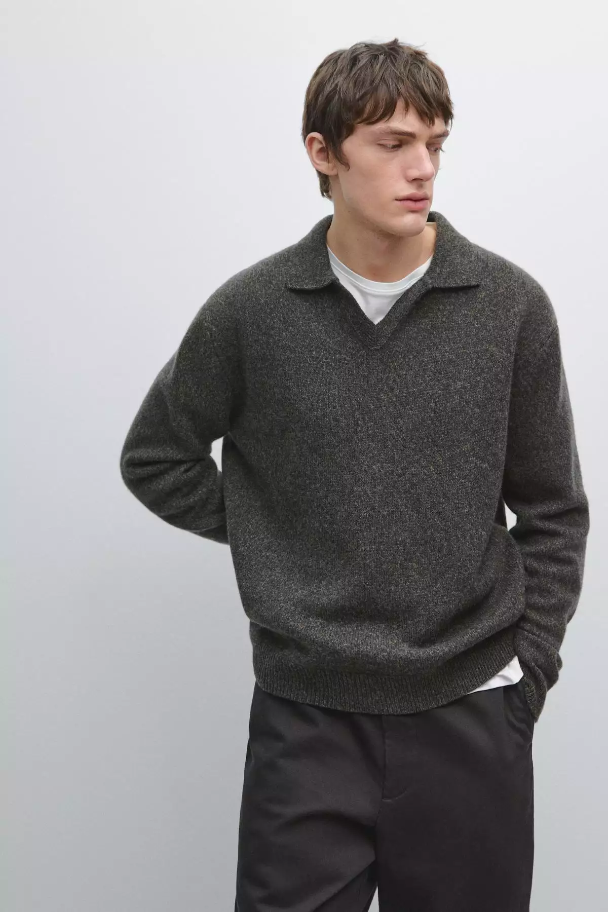 پولوشرت با یقه V و بافت کنترست دار برند Massimo Dutti - 991305250