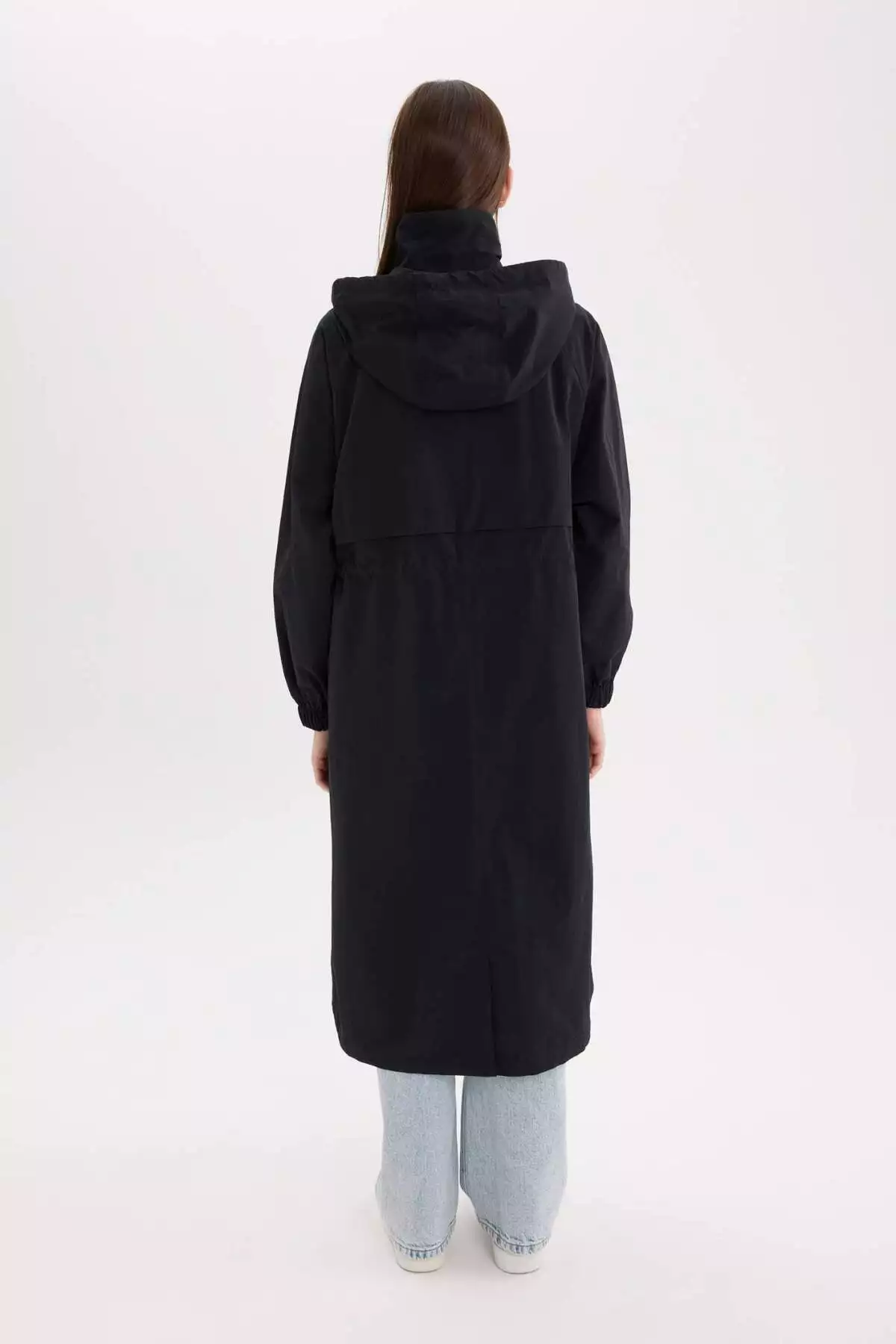 بارانی بلند با کلاهی ضد آب و زیپی، دارای جیب و کمر کشی معنادار - مدل A6245AX25SP برند Defacto - 930788651