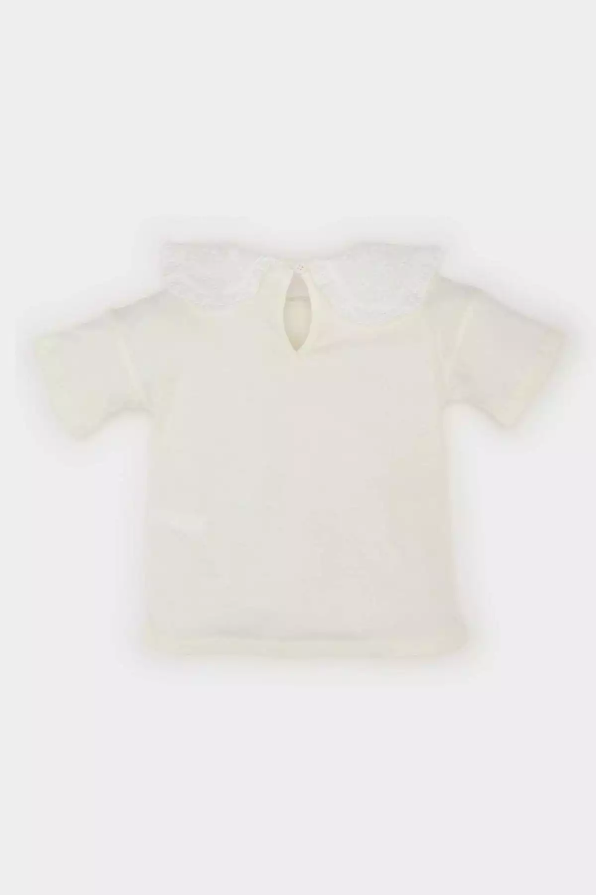 تیشرت کوتاهمورب یقه دکمهای دخترانه با دکمههای تزیینی C3982A524SM برند Defacto - 822806984