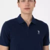تیشرت مردانه با فیت معمولی و زیپ، رنگ سرمهای با بافت 50306014-VR033 برند U.S. Polo Assn. - 941914689