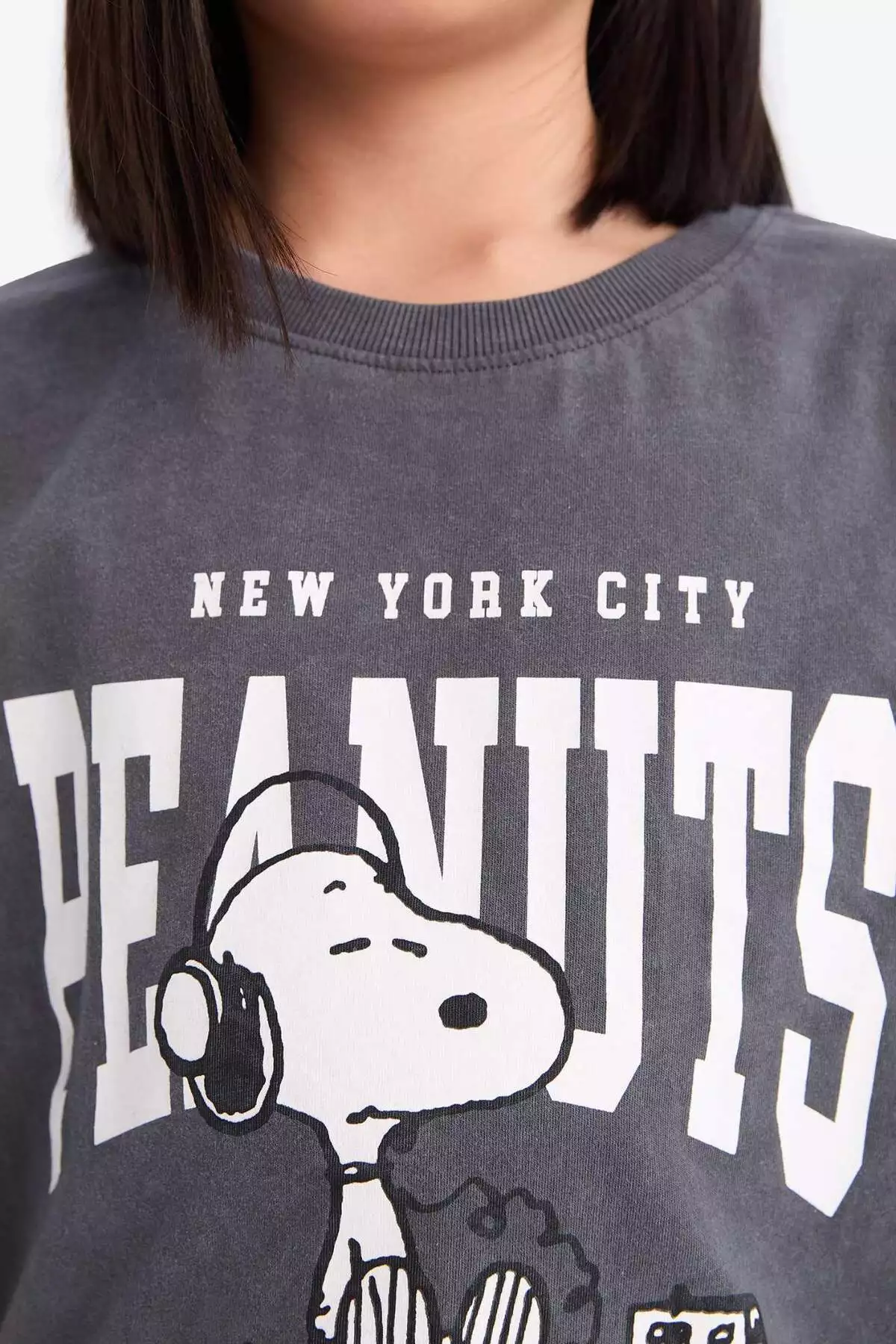 تیشرت کوتاه آستین دخترانه با طراحی Snoopy و برش راحت در یقه گرد برند Defacto - 895945728