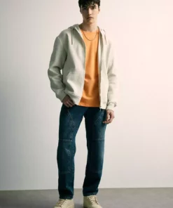 سویشرت فُرم دار با کلاه و جیب دار، دارای بافت نرم داخلی، مدل ساده و زیپ دار برند Defacto - 797030346