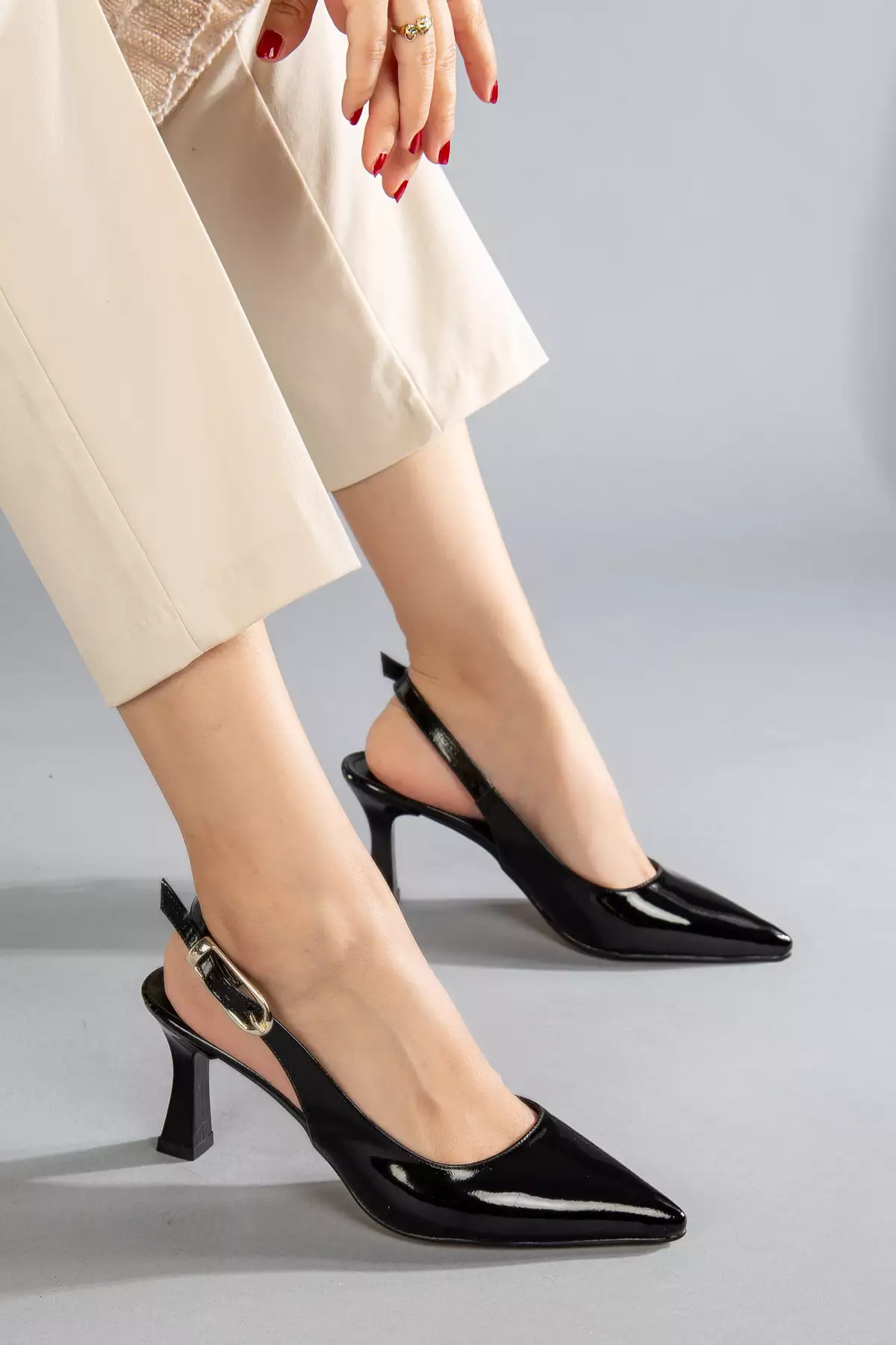 کفش پاشنهبلند مشکی زنانه با رویه براق برند camaiore - 887076690