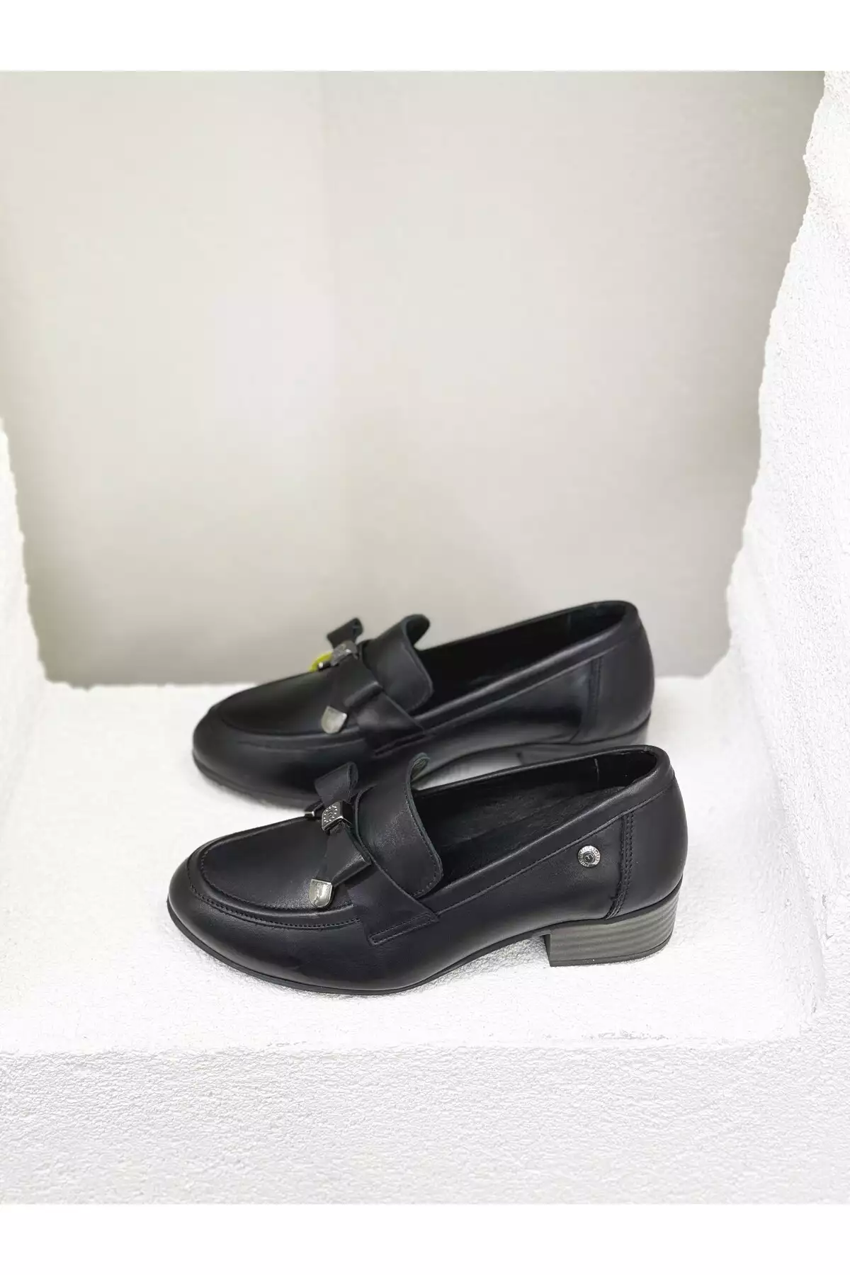 کفش روزمره زنانه با پاشنه ۴ سانتیمتری از جنس چرم طبیعی و با طراحی پاپیونی برند Mammamia - 902365380