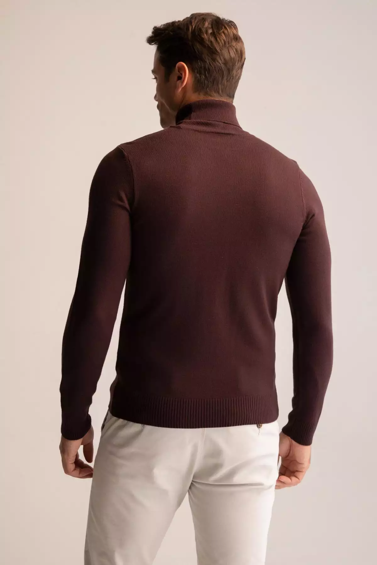 با افتخار میتوان گفت که ترجمه این محصول به فارسی عبارت است از: "پليور با یقه بافتنی فیت اسلیم". برند Defacto - 358468680