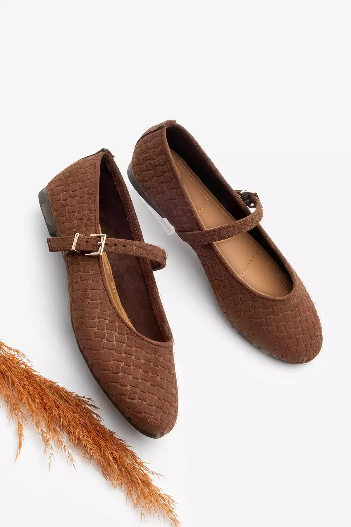 کفش بادی روزمره با طرح زنانه و بنددار آفیر، سوئیت قهوهای برند Marjin - 991034452