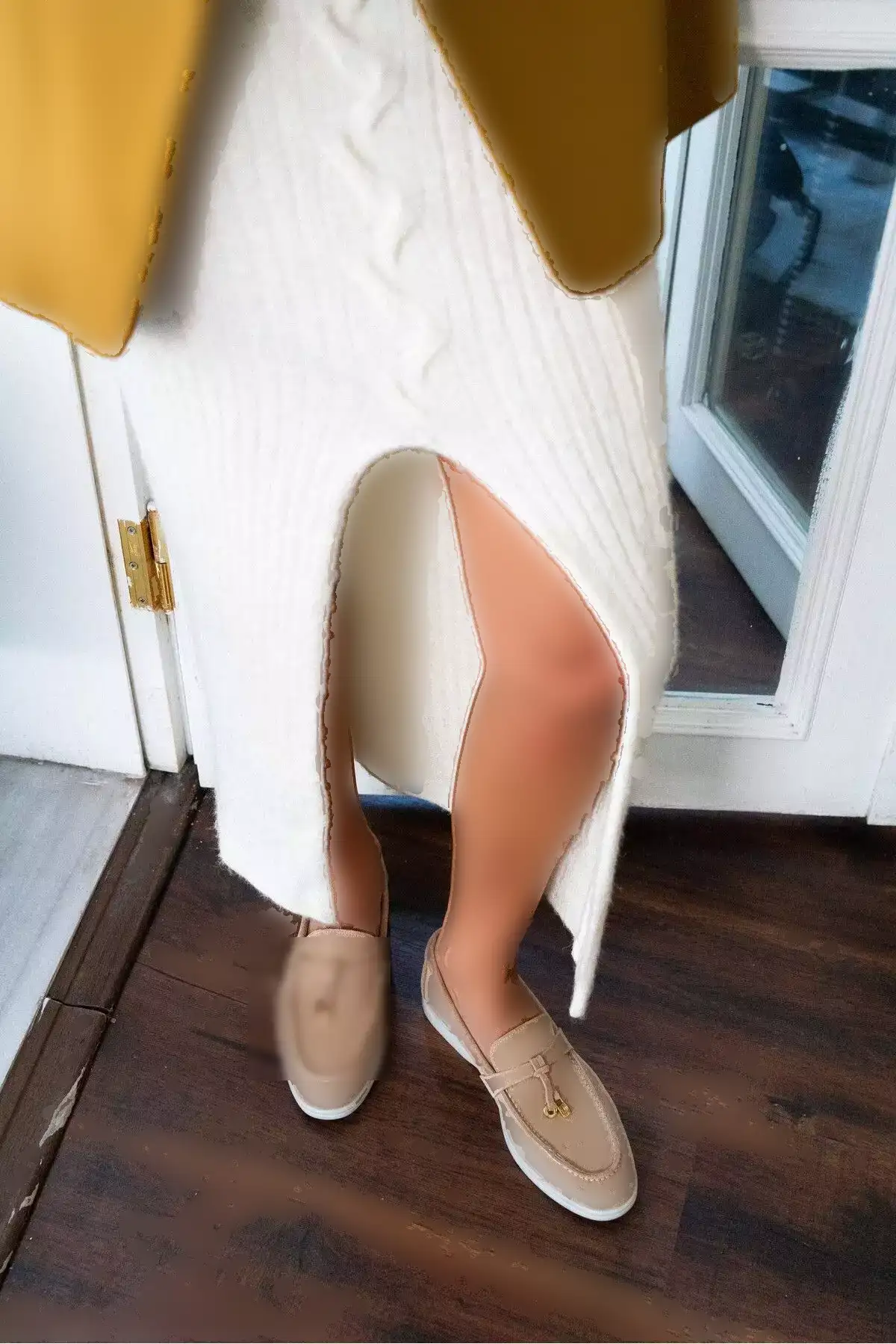 بابت کفشهای زنانه با رویه طبیعی و جزئیات گلدار و صافی، نام فارسی آن میتواند اینگونه باشد: "کفش زنانه بابی با رویه طبیعی و جزئیات فشن". برند NİŞANTAŞI SHOES - 856856703