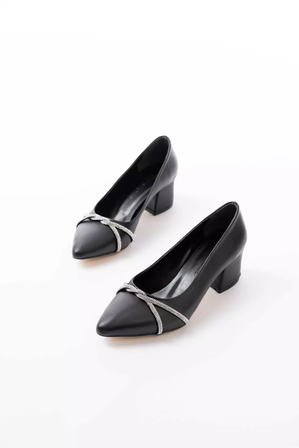 کفش طبی پاشنه کوتاه زنانه با جزئیات سنگی - قالب راحت از چرم مصنوعی برند BRAVERYİ A SHOES - 1026135940