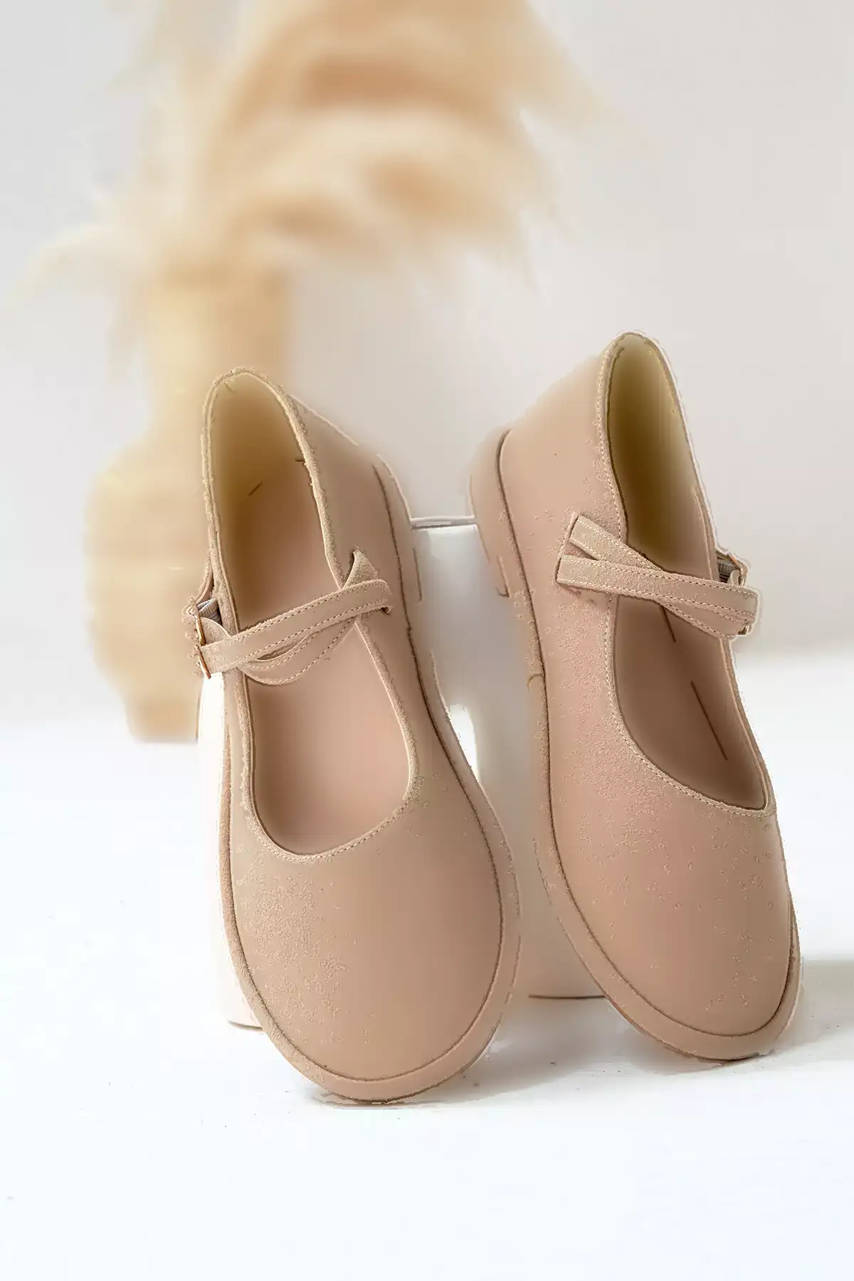 کفش راحتی زنانه با بند دوگانه و سگک بانتو بنوس به رنگCamel (زرد مایل به قهوهای) برند Marjin - 900297698