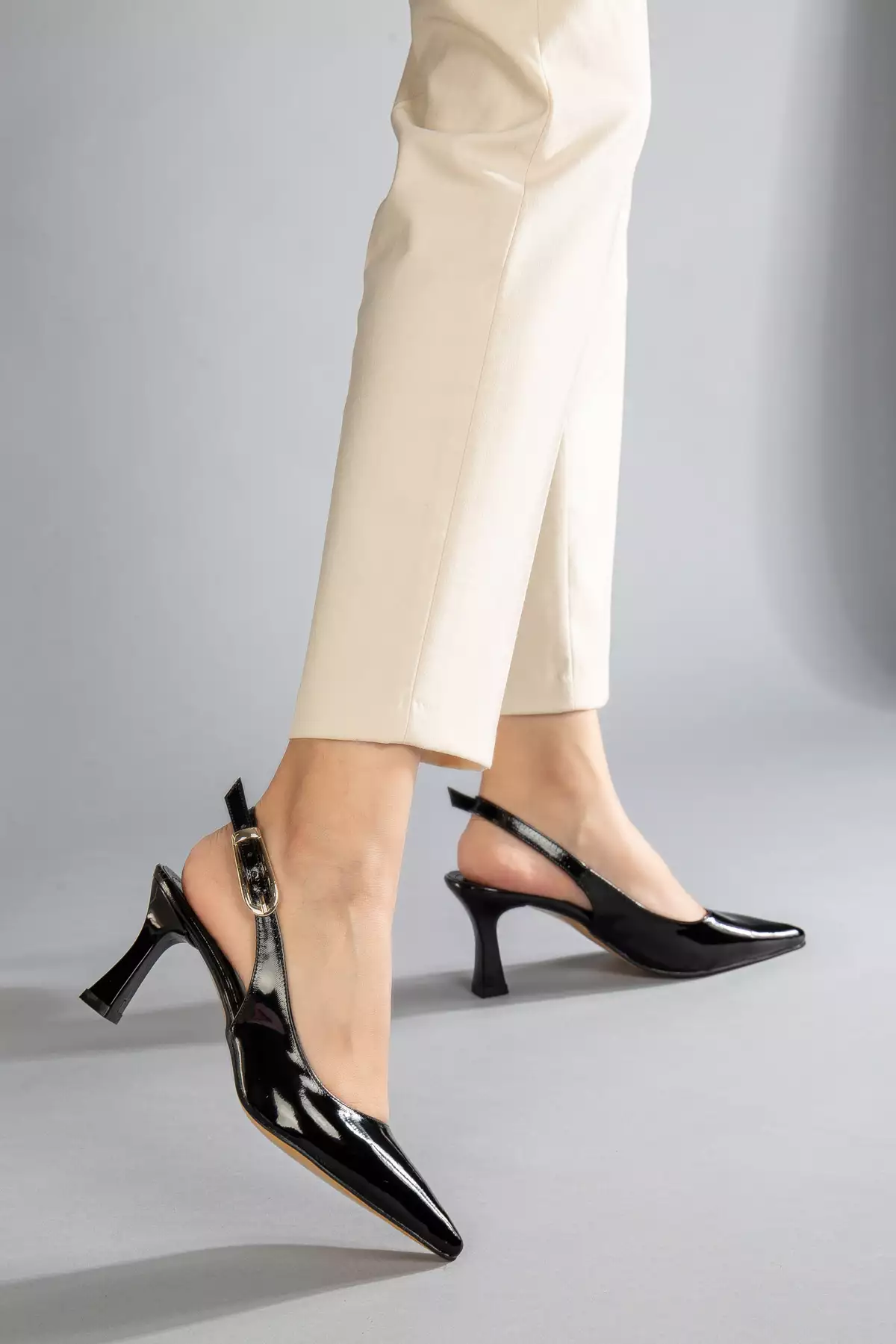 کفش پاشنهبلند مشکی زنانه با رویه براق برند camaiore - 887076690