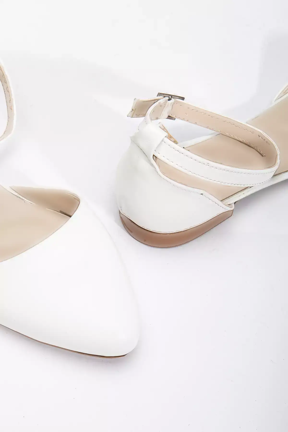 پاپوش زنانه سفید با بند دور مچ و قفل دار برند Tonny Black - 942356681