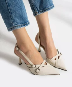 کفش پاشنهبلند زنانه با جزئیات قفل دو باندی و رویه کرم رنگ از جنس لاک برند Genel Markalar - 832244276