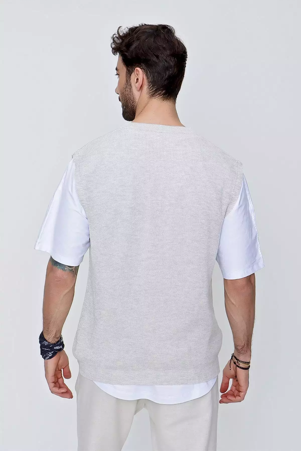 سوئشرت با یقه V مردانه با برش راحت از جنس نخ پنبهای - رنگ خاکستری برند CHUBA - 274919033