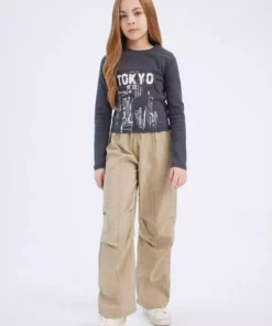 تیشرت آستین بلند کشباف با یقه دوچرخه‌ای و طرح چاپی برای دختران بچه برند Defacto - 901885779