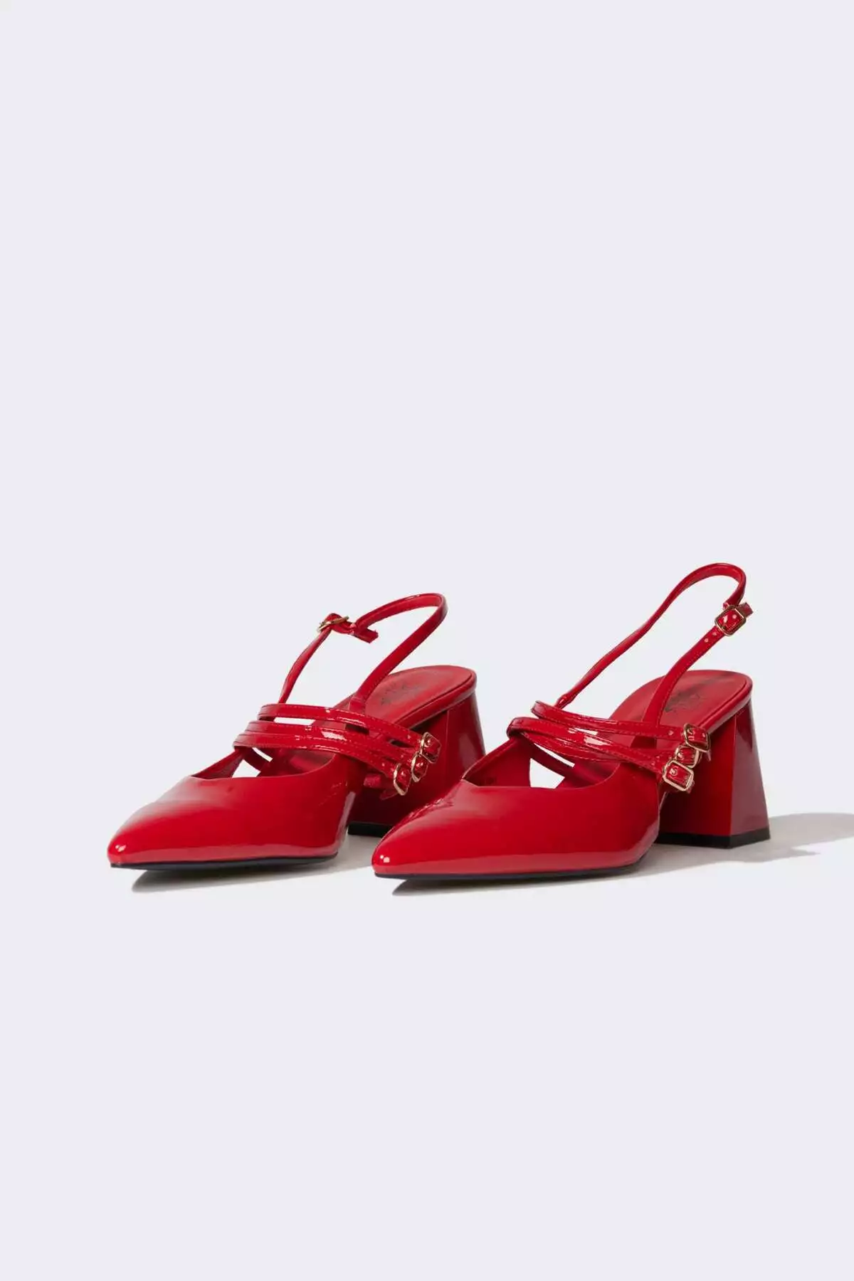 سندل پاشنهبلند زنانه با زیرهبلند از جنس چرم مصنوعی E2515AX25SM برند Defacto - 929169931