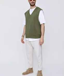 سویشرت بافتنی پنبه‌ای مردانه، یقه V، راحت و به رنگ خاکی برند CHUBA - 274938416