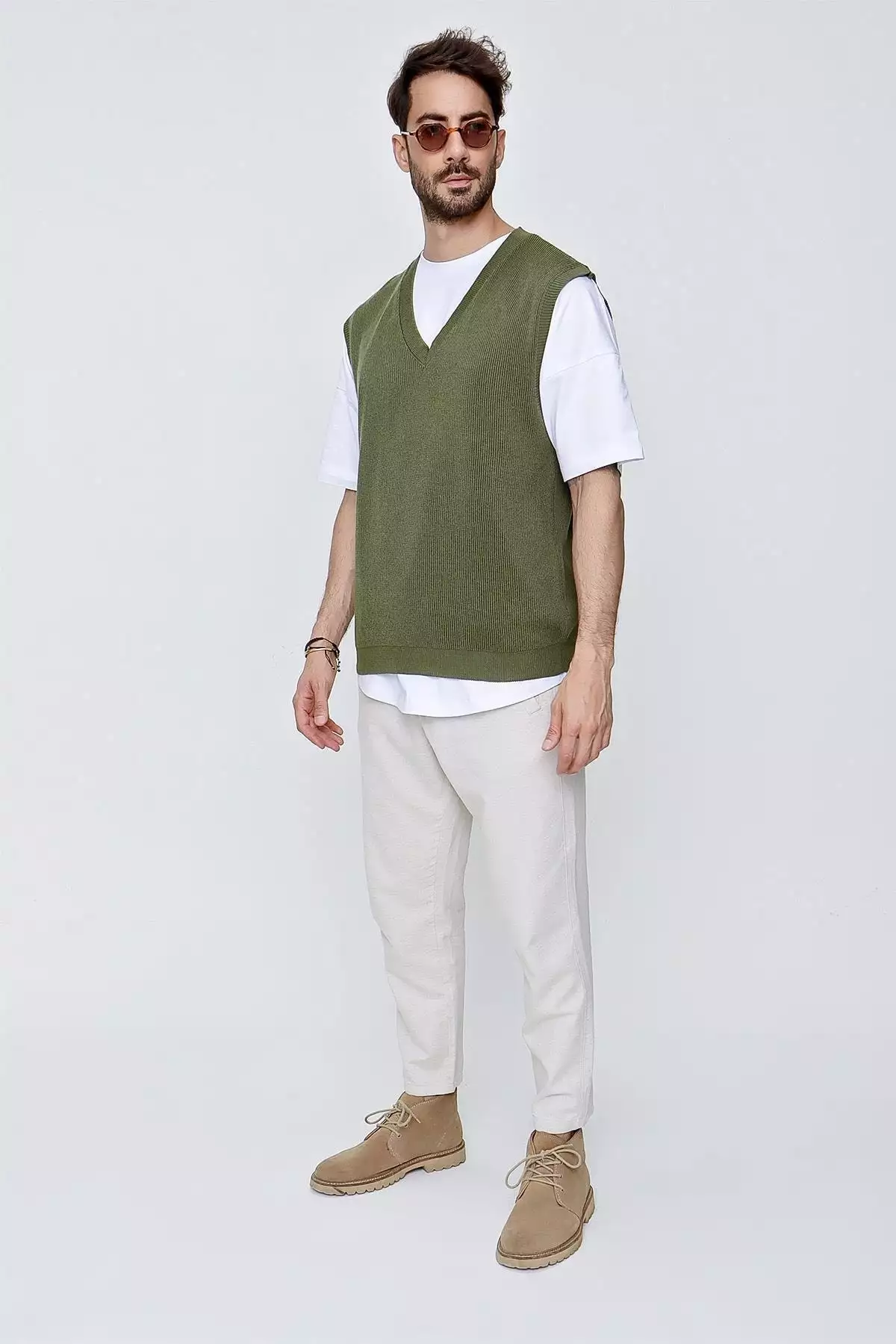 سویشرت بافتنی پنبهای مردانه، یقه V، راحت و به رنگ خاکی برند CHUBA - 274938416