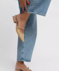 کفش بامزه زنانه با نوک تیز و پاشنه کوتاه با جزئیات کمربند حصیری به رنگ بژ برند NİŞANTAŞI SHOES - 976762959