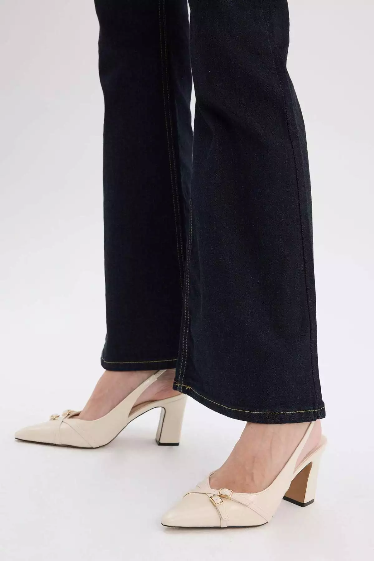 پوتین پاشنهدار مصنوعی زنانه با کفه بلند مدل E2518AX25SM برند Defacto - 922279674