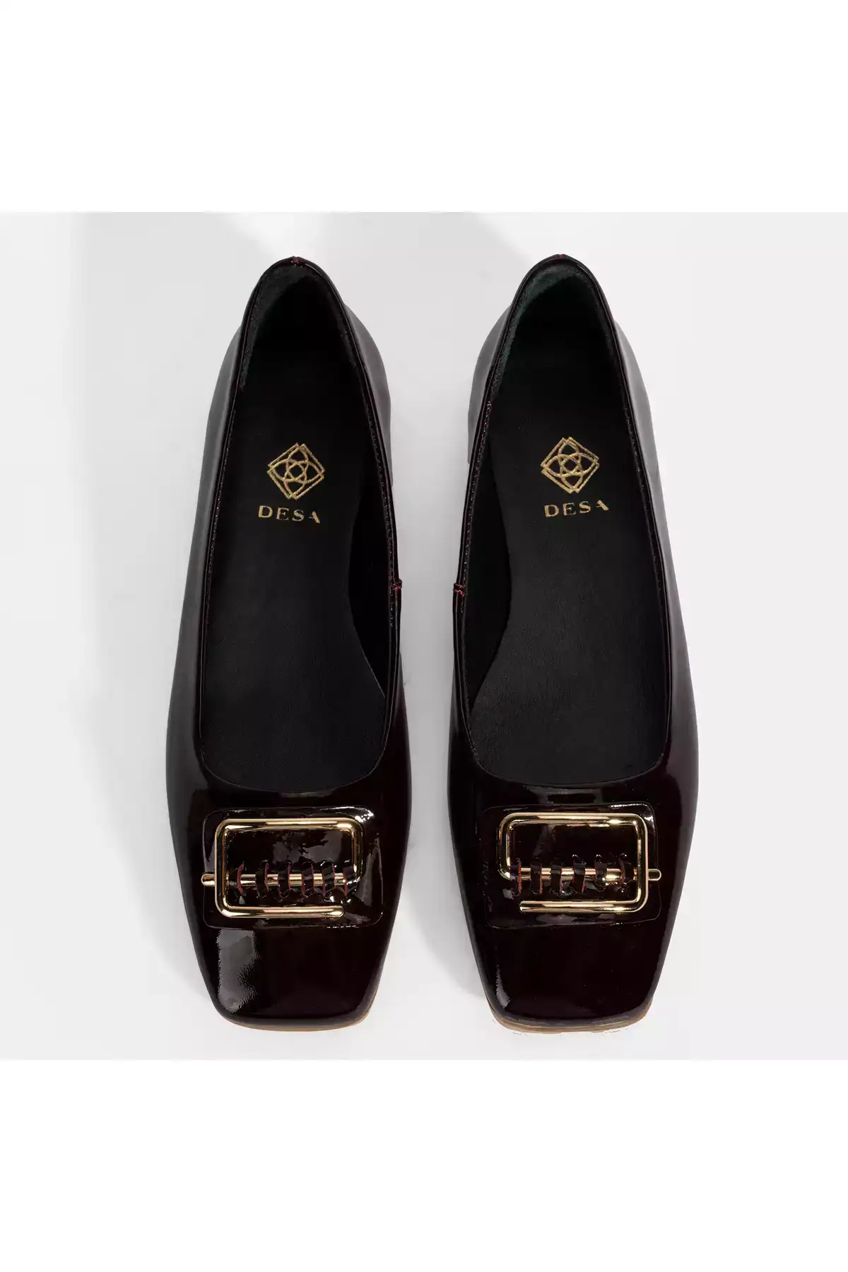 کفش بابی زنانه با سگک فلزی سورمهای و روکش براق برند Desa - 974390736