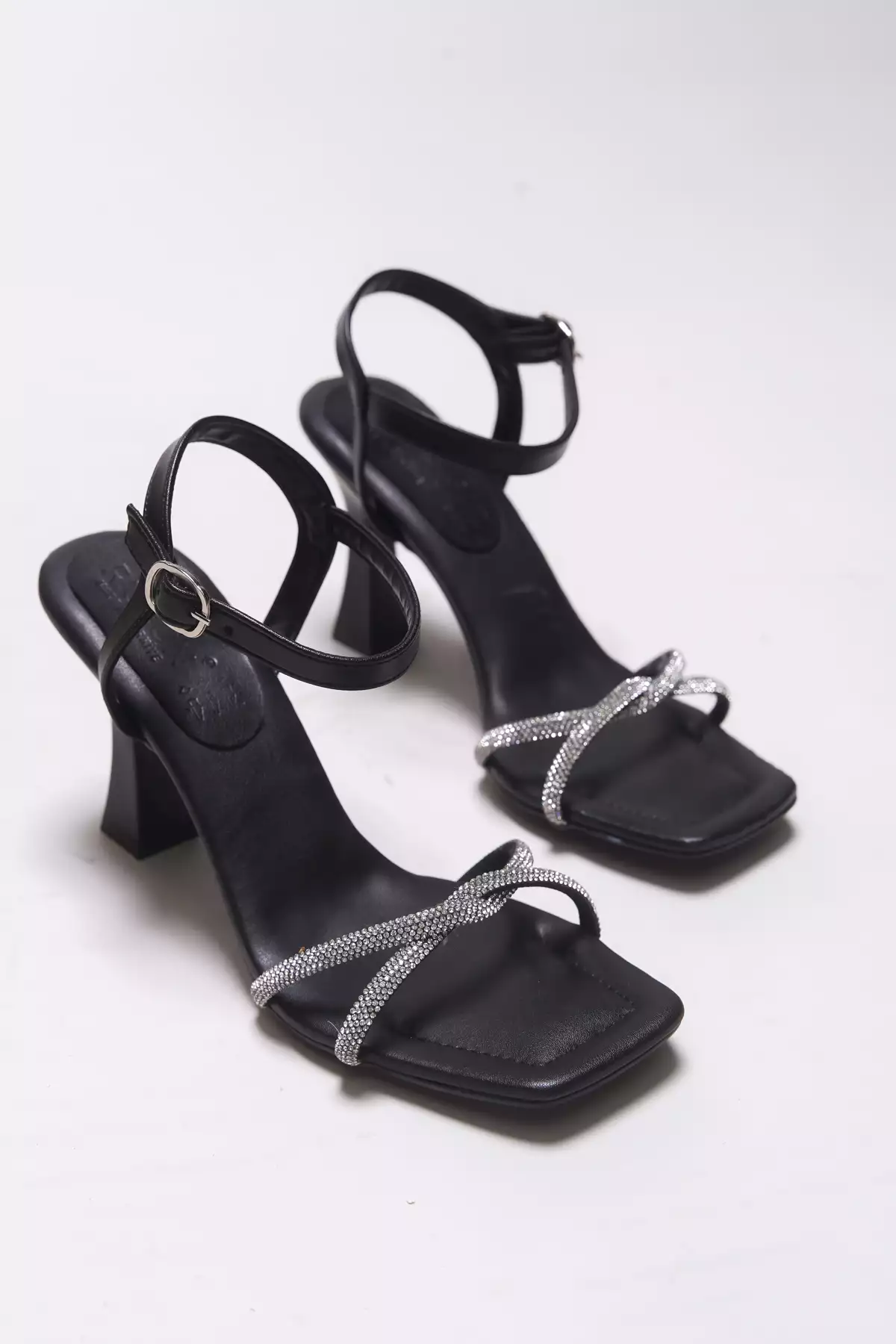 کفش پاشنهبلند زنانه چرم مشکی 0012345 برند Riccon - 213263091