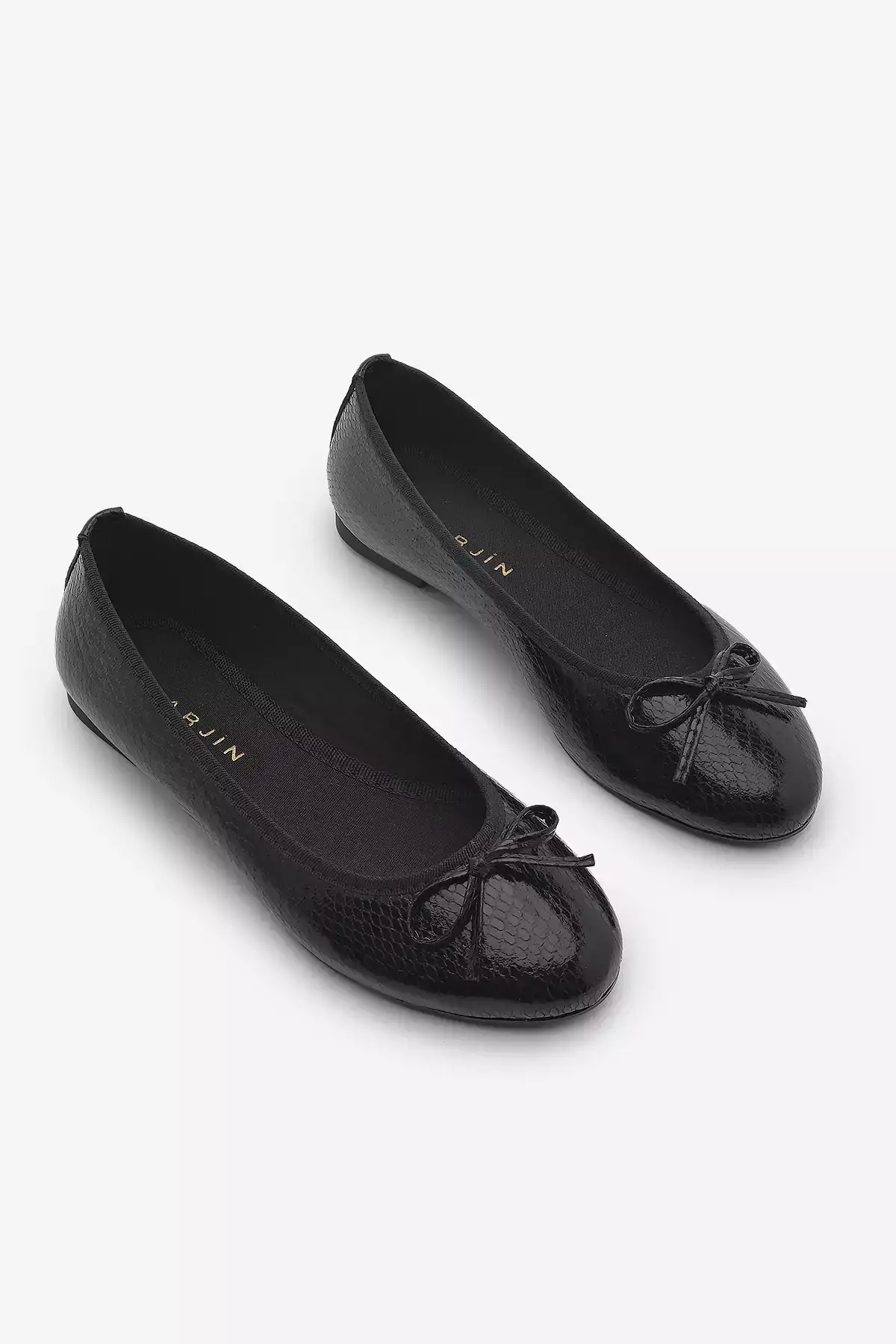 زیرپوش روزمره زنانه با نوک گرد مدل بالرین ادوسا به رنگ سیاه، طرح مار جلد برند Marjin - 36519291