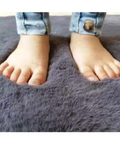 محصولات سری فرش شامل فرش پُست، فرش پُشمی و فرش با ابعاد 60x100، 80x130، 80x150، 100x150 و 120x180 سانتیمتر می‌باشند. برند Sarar - 95681518