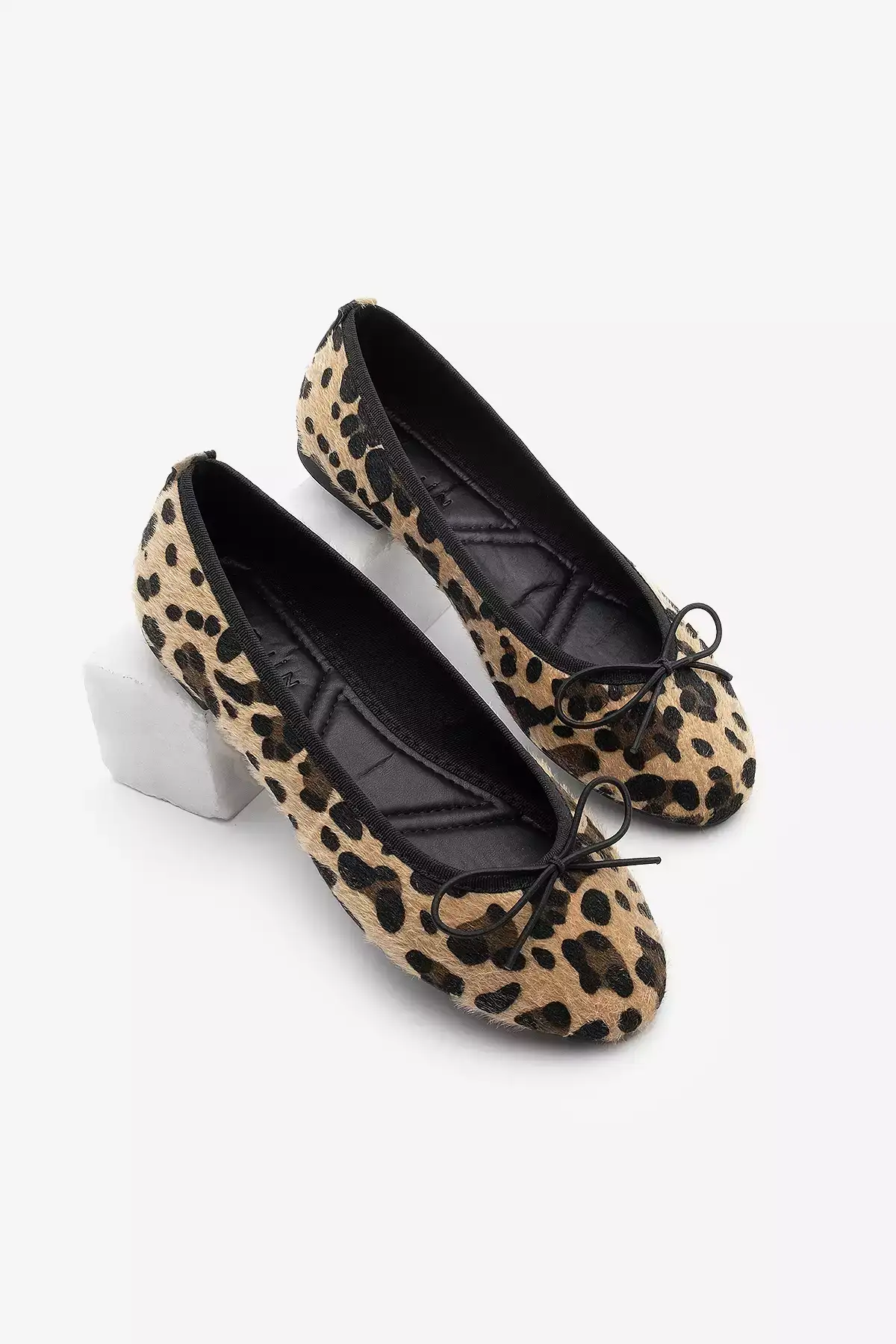 بالرین روزمره زنانه با نوک گرد مدل آدوسا طرح پلنگی برند Marjin - 748876415