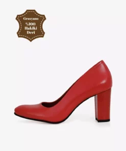 کفش پاشنه بلندی با کفی راحتی از چرم طبیعی قرمز ساده، با ارتفاع 7.5 سانتیمتر و پاشنه ضخیم غیرقابل شکستن. برند Grasyano - 761851616