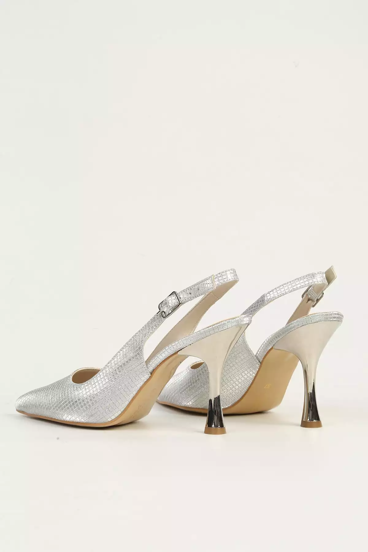 کفش پاشنه بلند زنانه نقرهای PC-54543 برند Pierre Cardin - 894814525