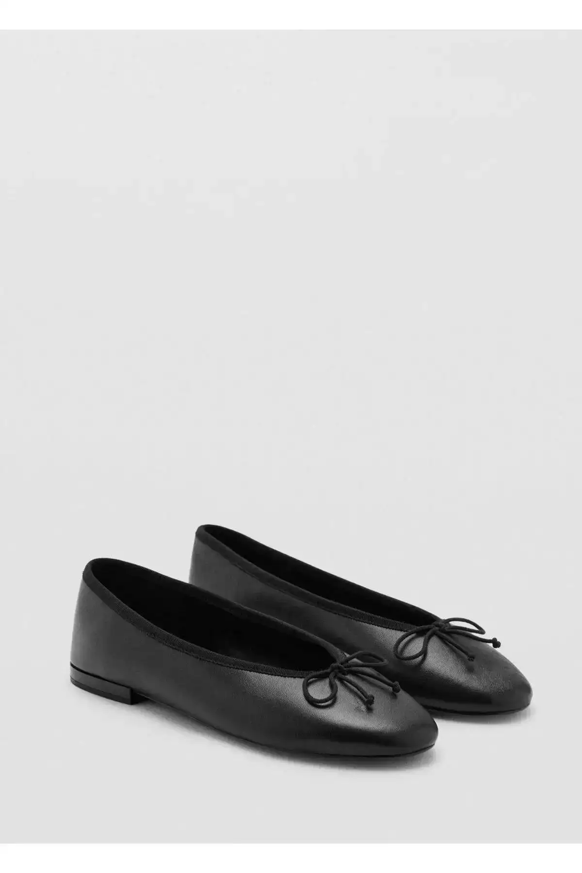 بافت جزئیات چرمی پاشنهدار برند MANGO - 1019818202