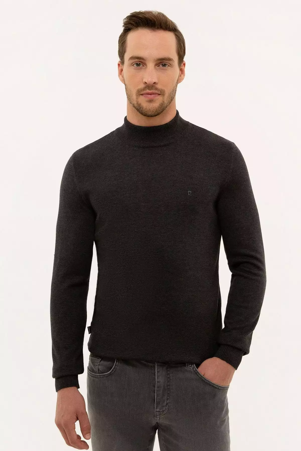 کلاهگیس مردانه راهراه، یقه نیمهفرو رفته، مدل اسلیم فیت، طرح ساده، رنگ مشکی خاکستری. برند Pierre Cardin - 57542173