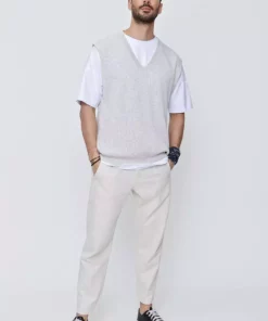 سوئشرت با یقه V مردانه با برش راحت از جنس نخ پنبه‌ای - رنگ خاکستری برند CHUBA - 274919033